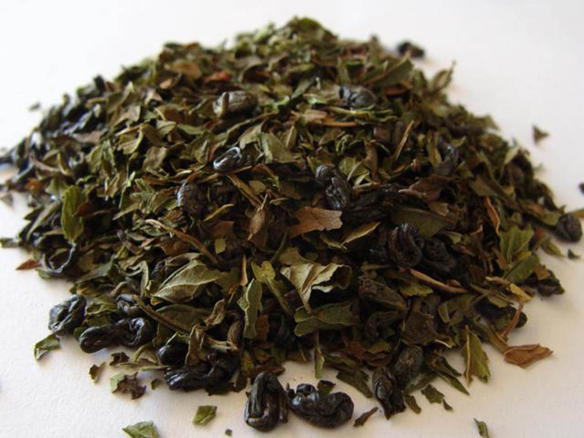 Minty-Green Gunpowder Pearls (Green Tea, Caffeinated)